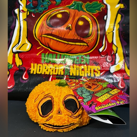 2024 Universal Studios Halloween Horror Nights HHN Lil' Boo Shoulder Plush NWT - Picture 1 of 7